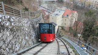 Schlossbergbahn Die Standseilbahn zur wunderbaren Aussicht. The funicular to a fine view over the city.
