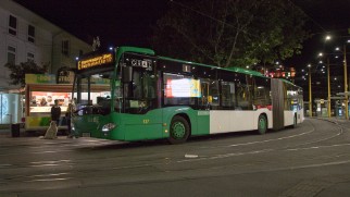 Baustelle Busse statt Straßenbahnen und viel los am Jakominiplatz. Buses replace trams and a lot to see at Jakominiplatz, the...