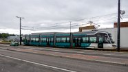 9136_623 Die 34,5 m langen Garbituren sind für Höchstgeschwindigkeiten von 80 km/h ausgelegt. The 34.5 m long trams are designed for maximum speeds of 80 km/h.