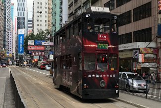 Hongkong tram 117 Die Flotte besteht aus 163 zweiachsigen Doppelstock-Straßenbahnen. The fleet consists of 163 double axle double-decker trams.