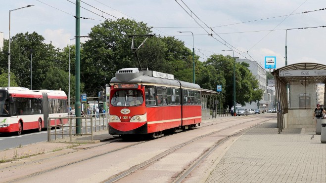 E1 - ex Wien Von Oktober 2011 bis zum 14. März 2021 waren die E1 bei den Tramwaje Śląskie im Einsatz. Sie wurden in Polen...
