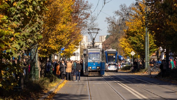 Allerheiligenverkehr - All Saints' Day In Krakau gibt es noch einen umfangreichen Allerheiligenverkehr mit Straßenbahnen, 2024 gab es sechs Sonderlinien mit...