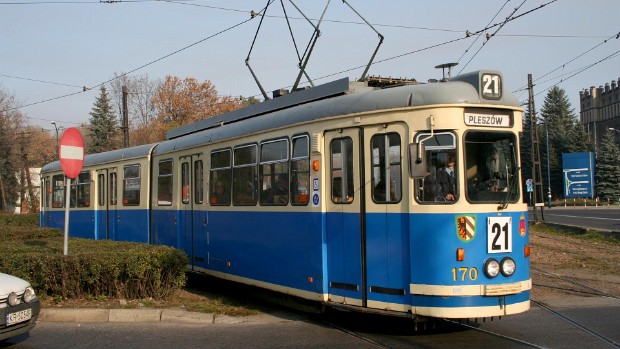 Krakau Krakow 2005 Der größte Teil der Flotte wird von Konstal 105Na gestellt, dazu kommen sechsachsige Fahrzeuge, die samt Beiwagen aus...