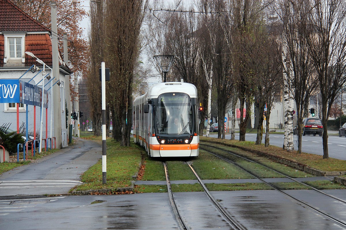 IMG_0436 Eine Straßenbahn in den Hausfarben. A tram with the standard colours.