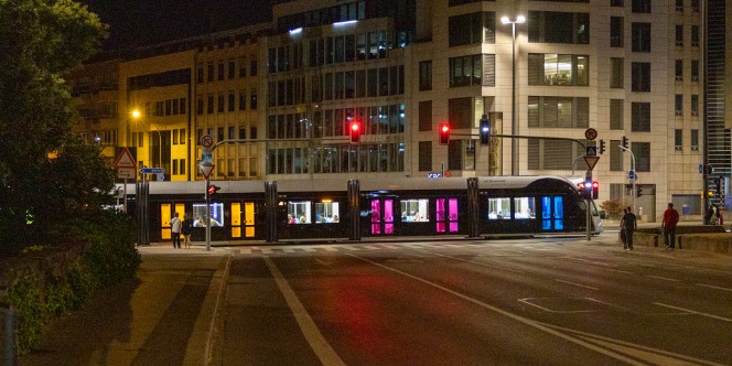 Straßenbahn tram Am 11. September 2022 und somit rechtzeitig vor Schulbeginn, erfolgt die Verlängerung über den Hauptbahnhof hinaus nach...