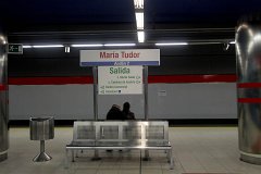 Maria Tudor Maria Tudor, eine der fünf unterirdischen Stationen. Maria Tudor, one of the five underground stations.