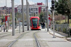 Citadis 135 Halt in der Station Palas de Rey. Calling at Palas de Rey.