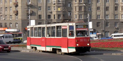 KTM-5M3 Die KTM-5 sind nach den Tatra T3 die meistgebaute Straßenbahn der Welt. Zwischen 1971 und 1990 wurden insgesamt 12.943...
