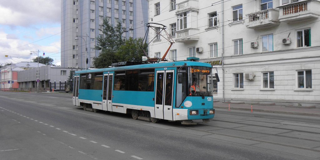 AKSM 12 Fahrzeuge kamen in den Jahren 2008 und 2009 zur Auslieferung. Some 12 trams were delivered in 2008 and 2009.