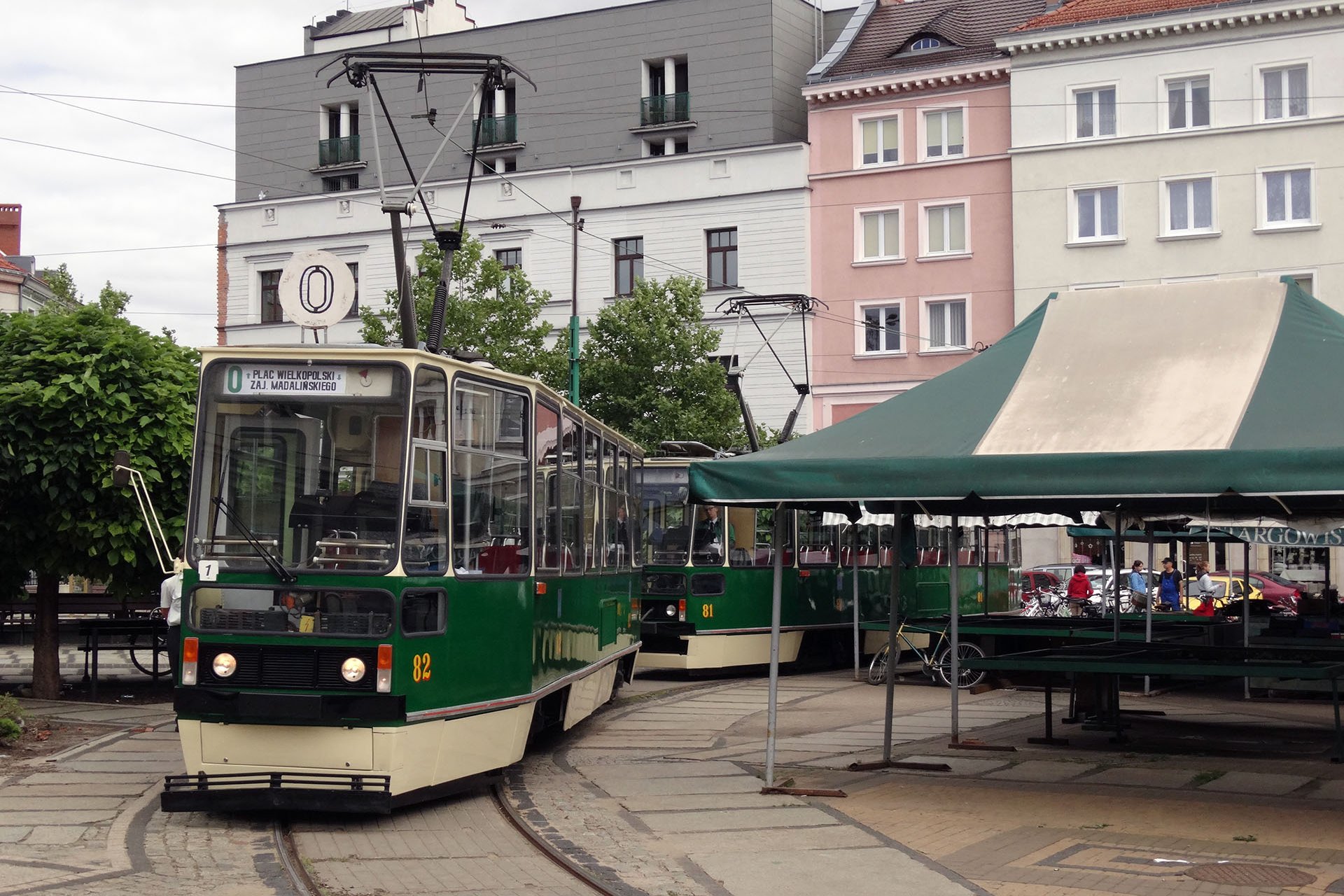 Konstal 105N 82 ...und hier die Originalausführung. ...and here the tram in the original verion.