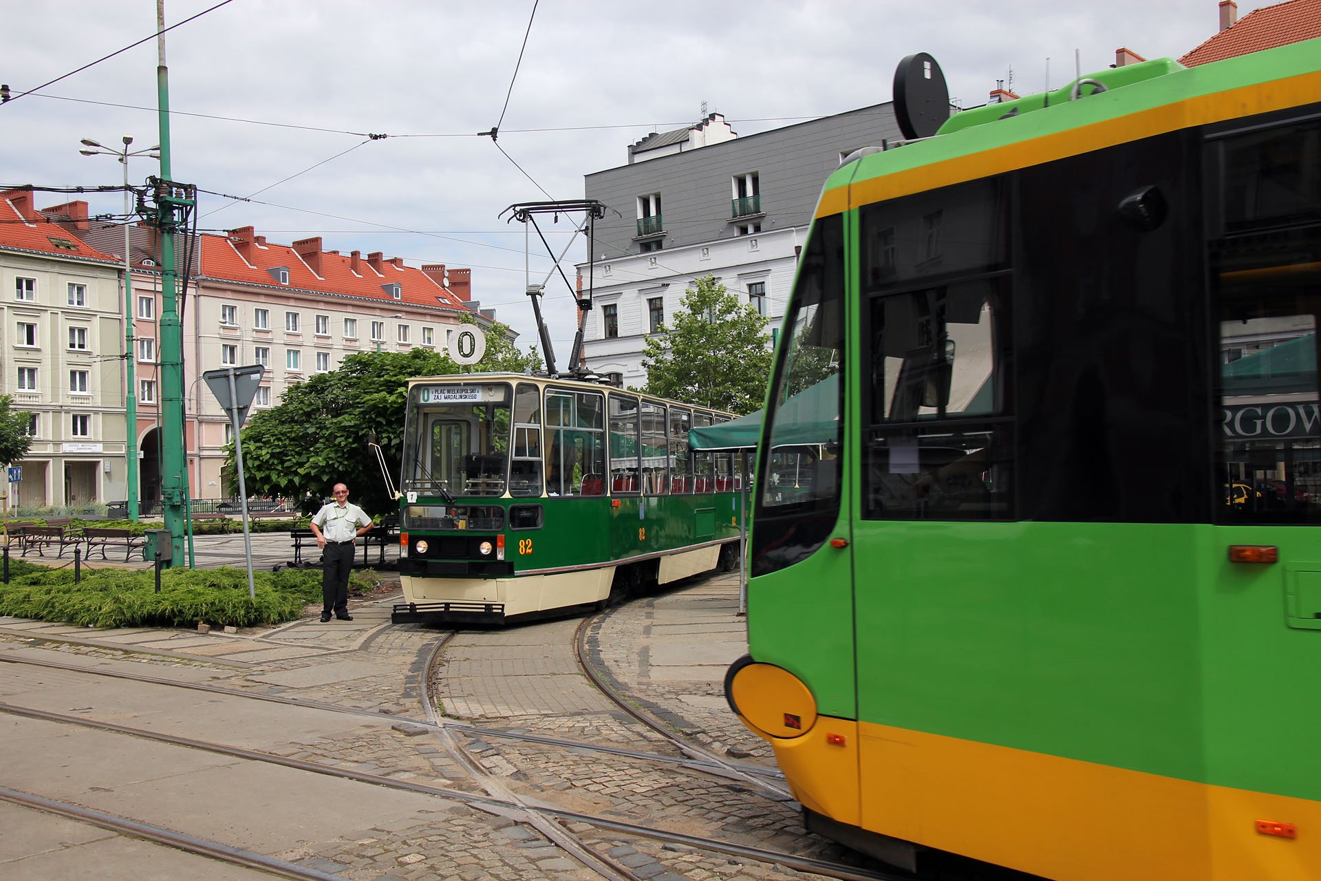 Beta 417 Der Urvater mit der zeitgemäßen Straßenbahn. The granddaddy with the modern tram...