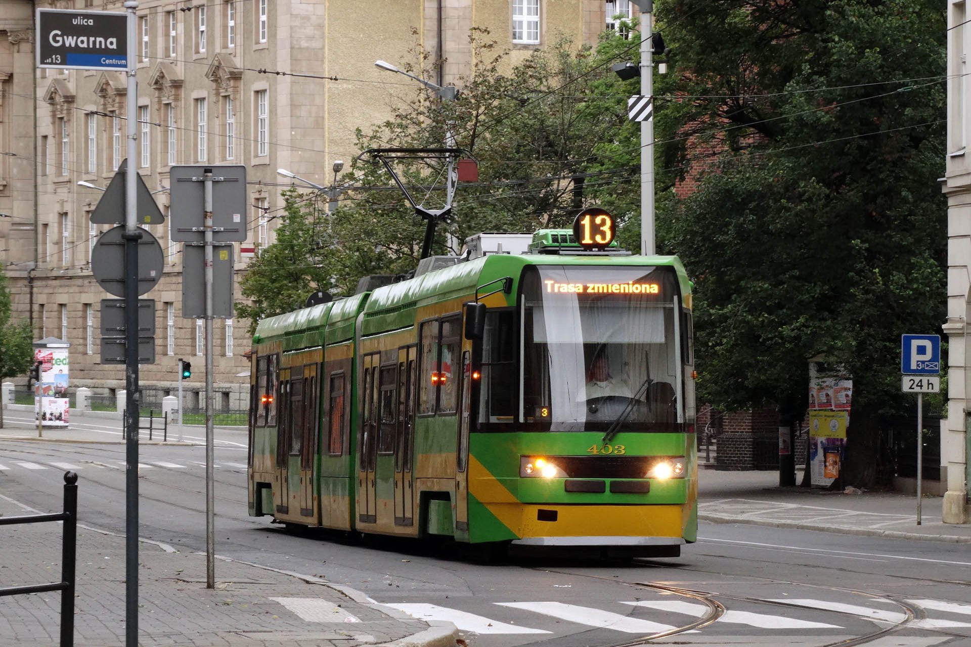 RT6N1 403 Dieser Straßenbahntyp, von dem weltweit nur 19 Stück produziert wurde, war noch in Prag und Brünn im Einsatz. The number of trams produced worldwide was 19. It was in service also in Prague and Brno.