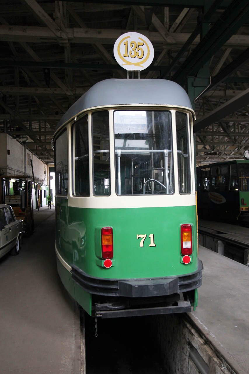 Konstal 102Na 65 Fahrzeuge wurden von 1970-1973 geliefert und waren bis 2013 im Linieneinsatz. Some 65 trams of type Konstal 102Na were delivered between 1970 and 1973 and stayed in service till 2013.