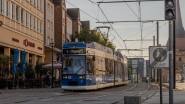 9138_449_Rostock_Strassenbahn 678 ist die erste generalsanierte Straßenbahn dieses Typs. 678 is the first fully refurbished tram of this type.