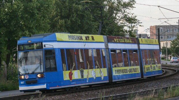 Rostock 2007 Noch sind viele Tatra T6A2D im Einsatz, wenn auch nur mehr werktags, sie wurden durch niederflurige Beiwagen der Type...