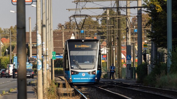 Rostock 2024 Die eingesetzte Flotte ist niederflurig, die ersten 6N1 wurden 30 Jahre alt und man bereitet sich auf neue Straßenbahnen...