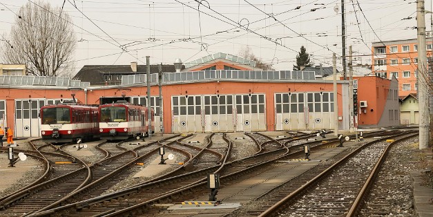 Betriebshof - depot Der Bertriebshof unweit des Hauptbahnhofs. The depot not far from Salzburg's railway main station.