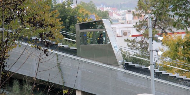 Standseilbahn funicular Erbaut wurde der Schrägseilaufzug San Juan de Aznalfarache im Jahre 2012. The funicular San Juan de Aznalfarache was...
