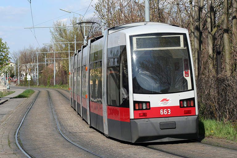 B663
