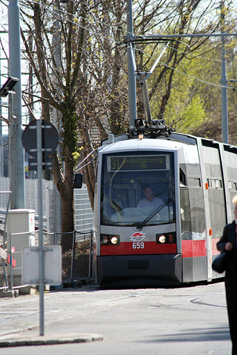 B659