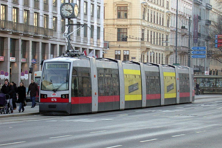 B676