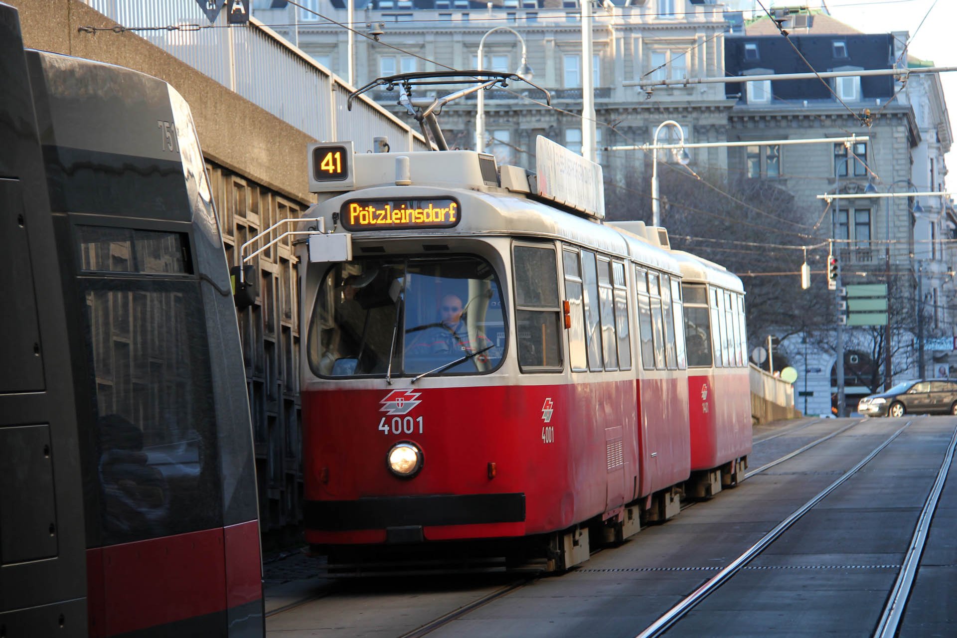 E2 4001 Die E2 haben die Nummern 4001-4098 (SGP) und 4301-4324 (Lohner). E2 trams got the numbers 4001-4098 (SGP) and 4301-4324 (Lohner).