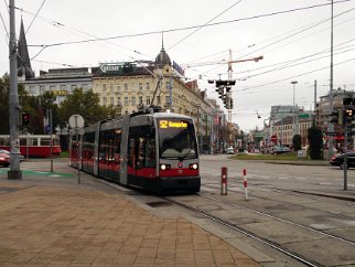 Typ A1 Von dieser Ulf-Type fahren insgesamt 80 Fahrzeuge in Wien. From this Ulf type some 80 trams of this type are running in...