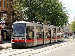 9112_648 Lange Ulfe am 52er, hier in der Mariahilfer Straße. Long /type B and B1) trams on line 52, here at Mariahilfer Strasse.