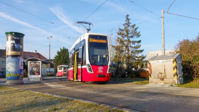 Süden - der 6er Die Linie 6 wurde ab Knöllgasse nach Süden zum Stefan-Fadinger-Platz umgeleitet, Die nun kurze Linie wurde zum größten...