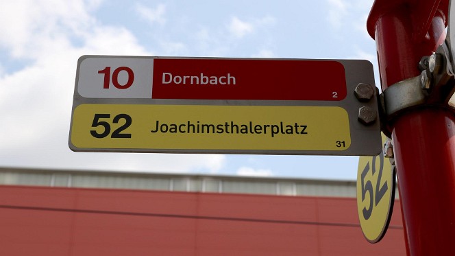 Linie 52 - Joachimsthaler Platz Von 6. Juli bis 5. September 2021 wird wegen Erneuerungsmaßnahmen zwischen der Reinlgasse und Baumgarten, die Linie 52...
