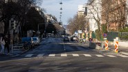 9140_133_Wien_Strassenbahn Hier fahren noch Busse. There are still buses here.