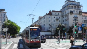Linie 12 - in Betrieb/in operation 2,2 km ist sie lang, die Neubaustrecke über die Taborstraße und die Vorgartenstraße zur Hillerstraße, die seit dem 1....