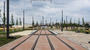 Linie / line 27 - Jun. 2025 Ende Juni 2025: die Gleise liegen, die Oberleitung ist zu großen Teilen bereits vorhanden und wo sich die Haltestellen...