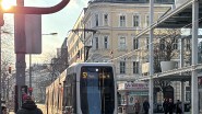 9140_933_Wien_Linie-52_Strassenbahn 24.2.25 in der Früh, welch eine Überraschung: Typ D am 52er. 24.2.25 in the morning, what a surprise: type D on line 52.