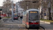 9140_947_Wien_Linie-52_Strassenbahn Es fuhren aber auch noch die gewohnten Typen A und A1. But the usual types A and A1 were also still in operation.