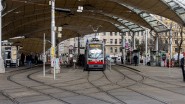 9140_951_Wien_Linie-52_Strassenbahn Urban-Loritz-PLatz