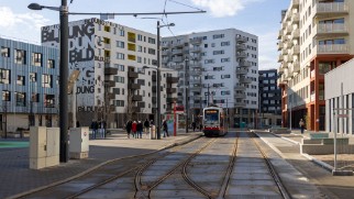 Linie / line 12 Die Linie 12 ersetzt die Linie 33 zwischen Josefstädter Straße und Höchstädtplatz, wo sie dann abbiegt um über die...