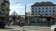 Wien-9148_719 Die neue Straßenbahnhaltestelle Ludwig-Koeßler-Platz, im Hintergrund das Tramway-Museum Remise. The new tramstop Ludwig-Koeßler-Platz, in the background the...