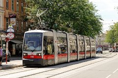 9112_648 Lange Ulfe am 52er, hier in der Mariahilfer Straße. Long /type B and B1) trams on line 52, here at Mariahilfer Strasse.
