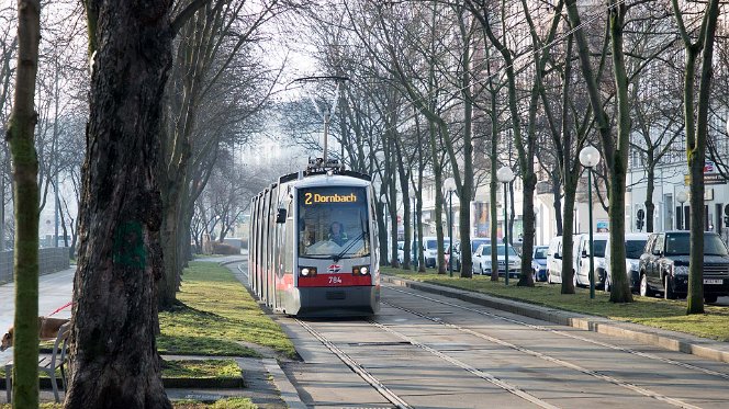 Linie line 2 Die Linie 2 fuhrt von Dornbach über die Reichsratstraße am Justizpalast vorbei zum Dr.-Karl-Renner-Ring, also...