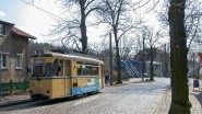 8135_63 Straßenbahn 27 mit der berühmten Schleuse im Hintergrund. Tram 27 with the famous watergate in the back.