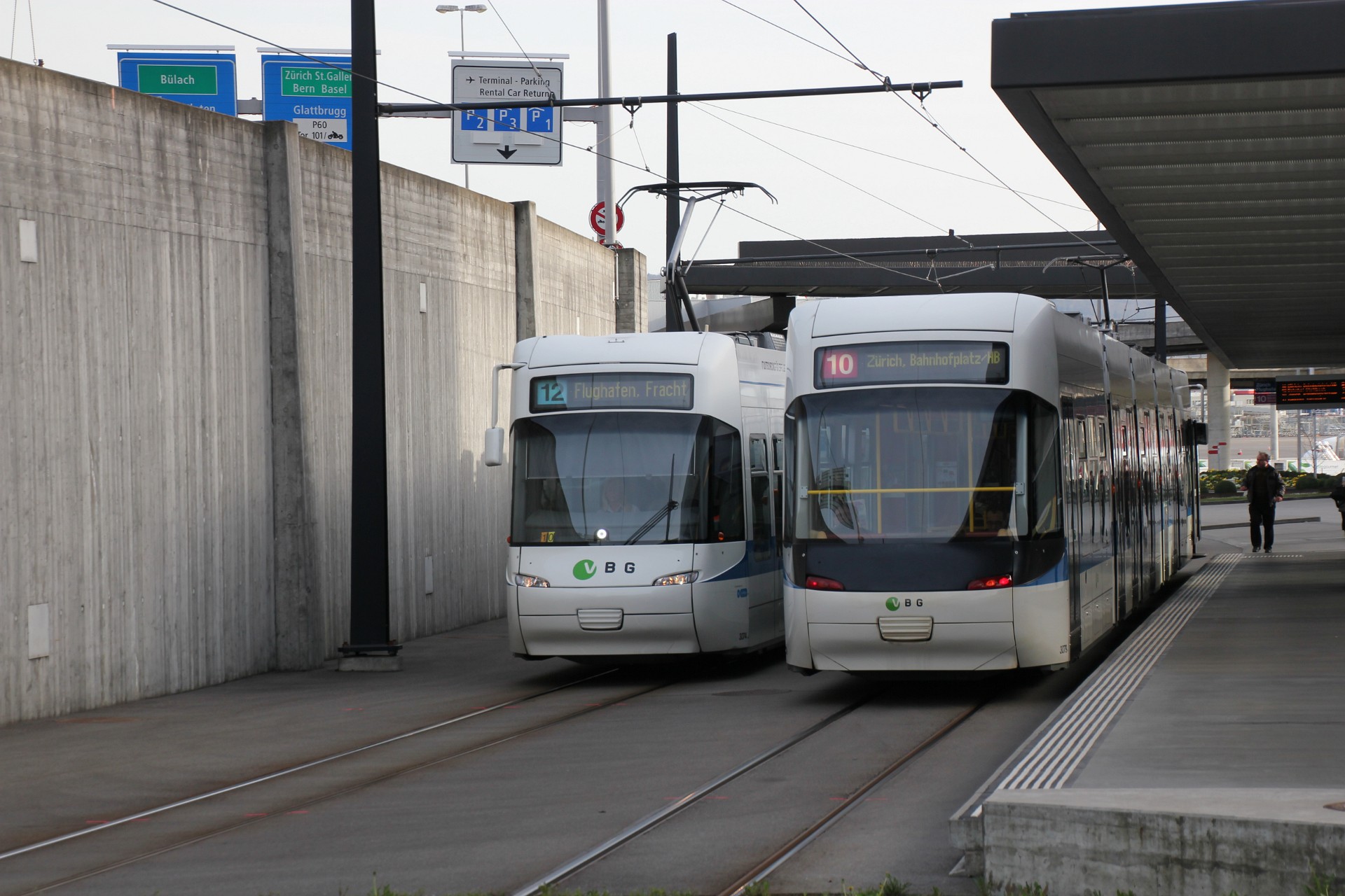 https://public-transport.net/tram/Zurich/Cobra_Glattalbahn/slides/8928_64.JPG