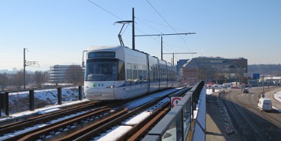 Cobra Glattalbahn Die Linien 10 und 12 wwrden mit Fahrzeugen der Verkehrsbetriebe Zürich (VBZ) in den Farben der Glattalbahn betrieben....