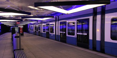 Tunnelstationen - tunnel stations Die Straßenbahn in Zürich hat insgesamt drei Tunnelstationen, die von den Linien 7 und 9 im Linksverkehr angefahren...